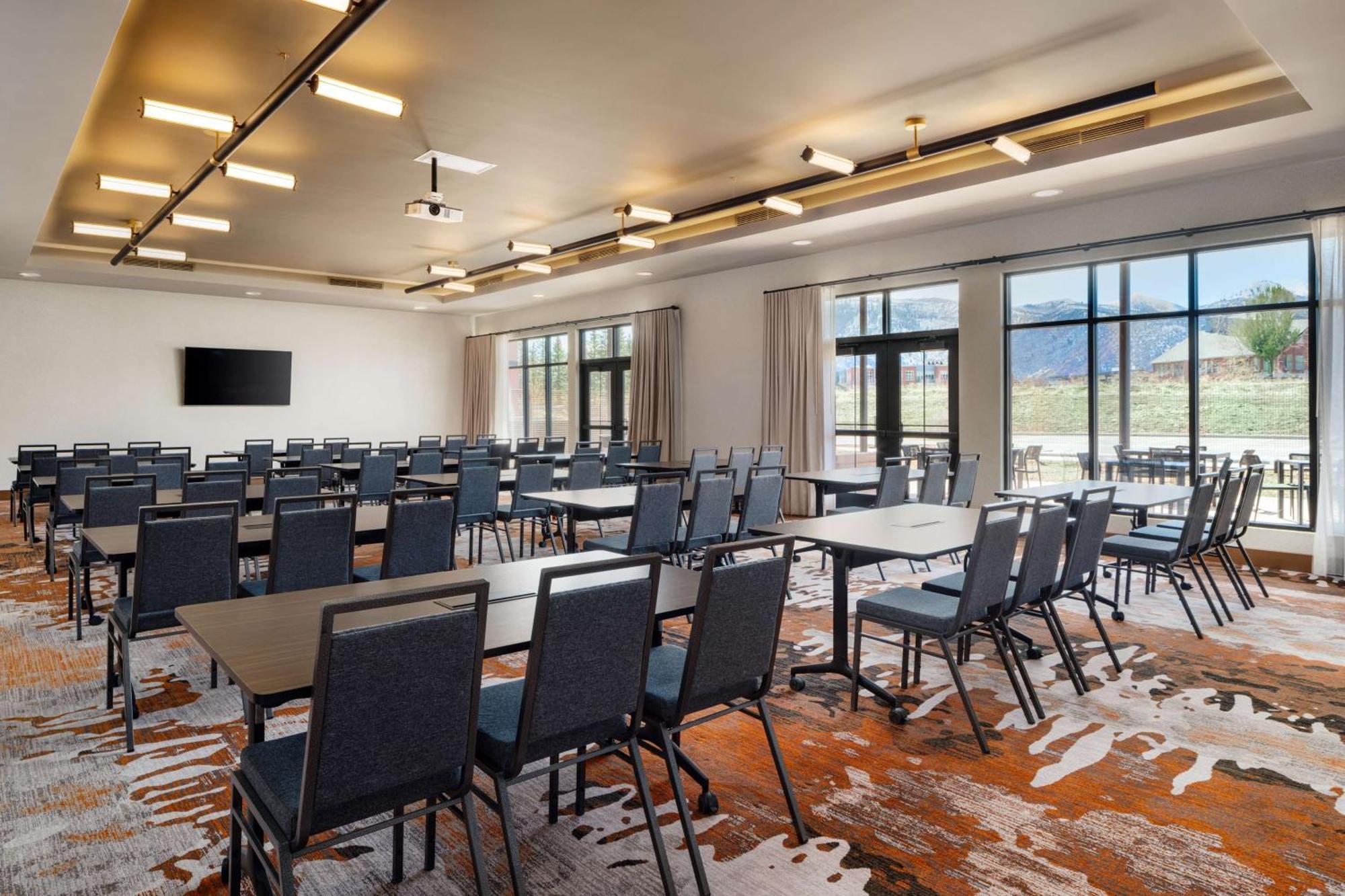 The Hoffmann Hotel Basalt Aspen Tapestry Collection Hilton 외부 사진